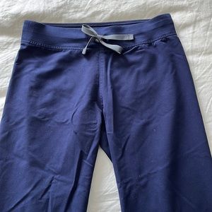 Figs navy bottoms